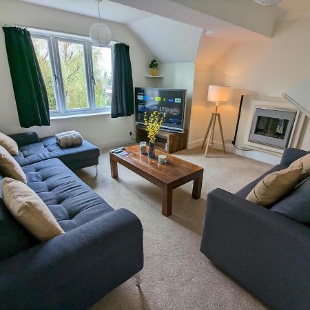 Large Apartment With Parking Guildford Eksteriør bilde