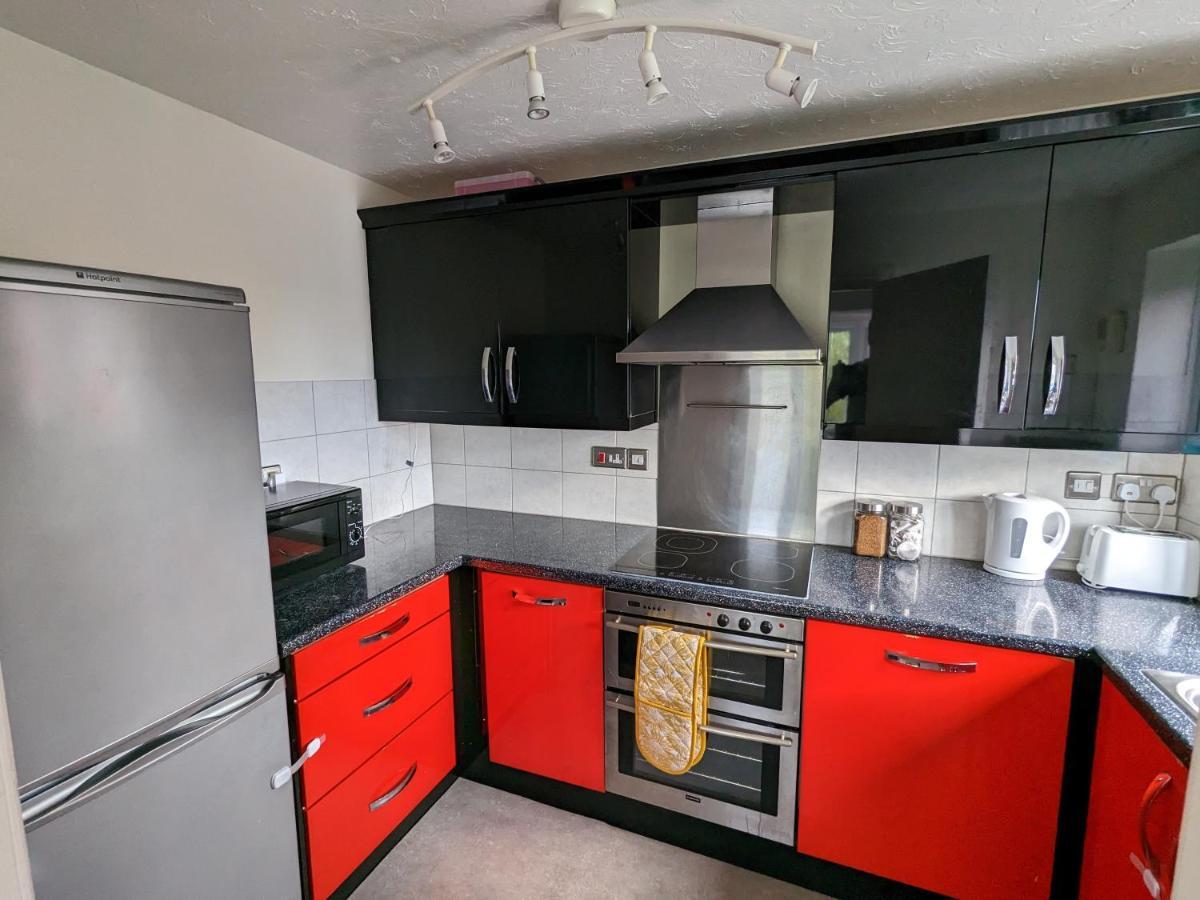 Large Apartment With Parking Guildford Eksteriør bilde